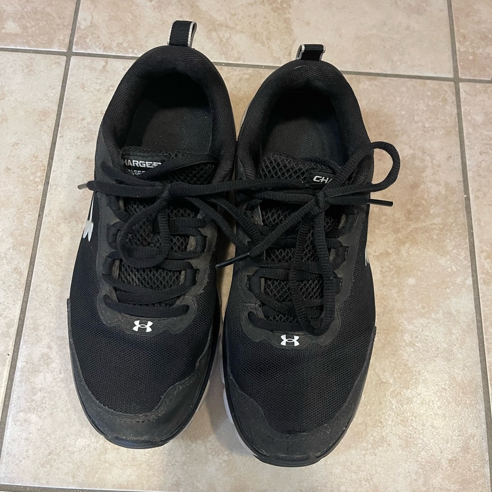 UNDER ARMOUR WOMEN BLACK RUNNING SHOES SIZE 9
